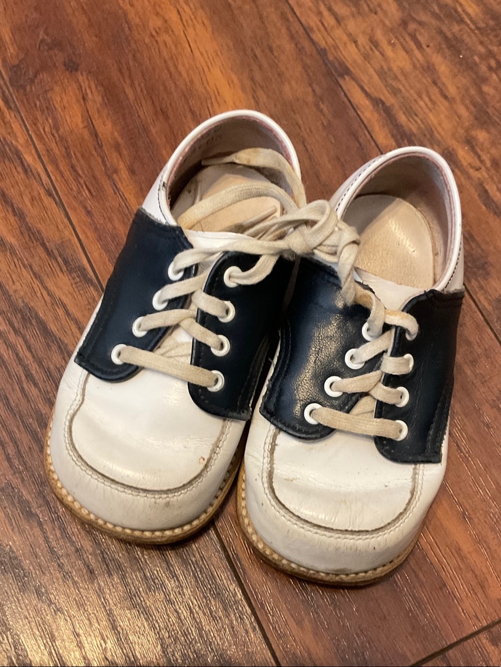 Stride Rite White and Black Leather Lace-Up Kids Beginner walking Shoes